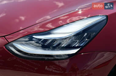 Седан Tesla Model 3 2019 в 