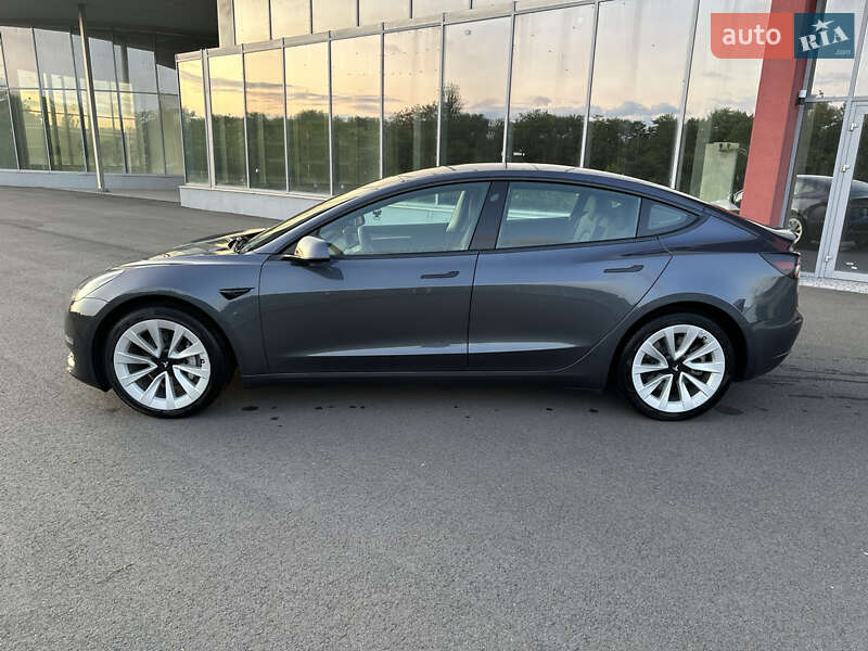 Седан Tesla Model 3 2023 в Днепре