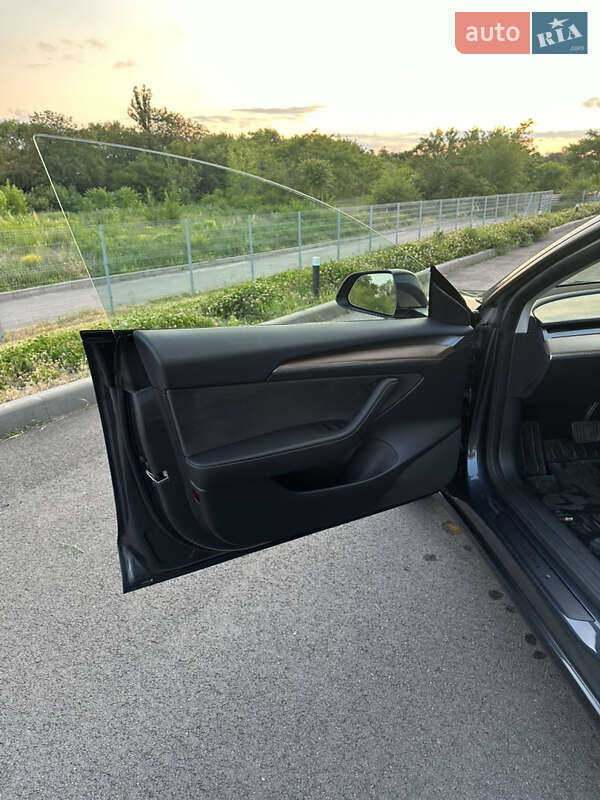 Седан Tesla Model 3 2023 в Днепре