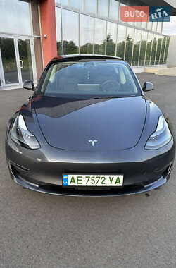 Седан Tesla Model 3 2023 в 