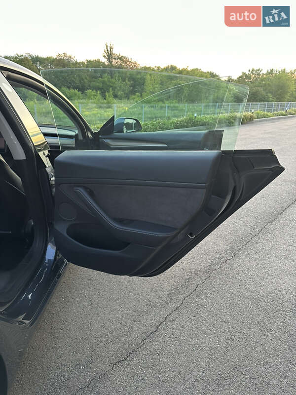Седан Tesla Model 3 2023 в Днепре