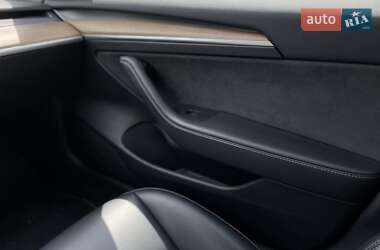 Седан Tesla Model 3 2021 в 