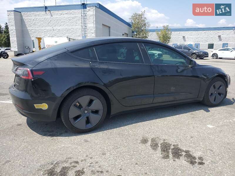 Седан Tesla Model 3 2022 в Киеве