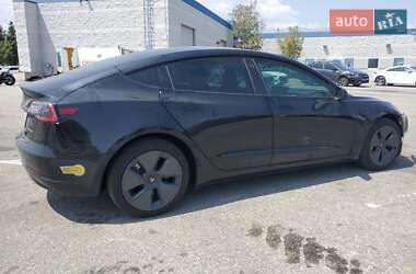 Седан Tesla Model 3 2022 в 