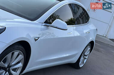 Седан Tesla Model 3 2019 в 
