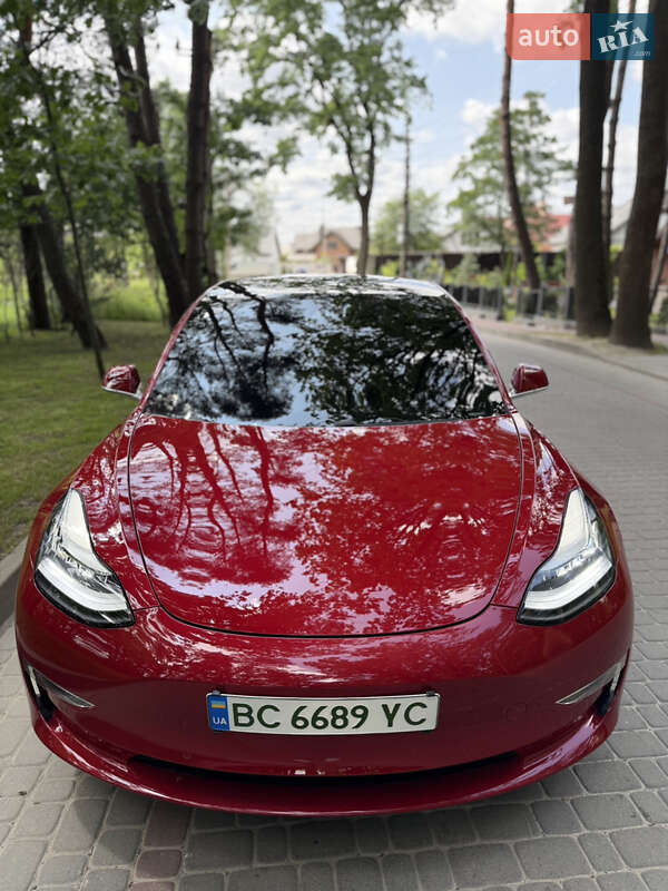 Седан Tesla Model 3 2018 в Львове
