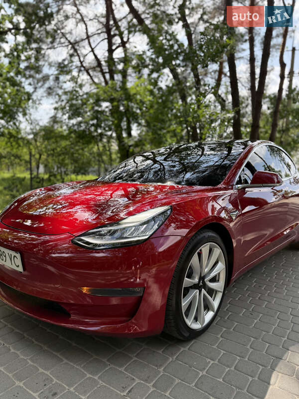 Седан Tesla Model 3 2018 в Львове