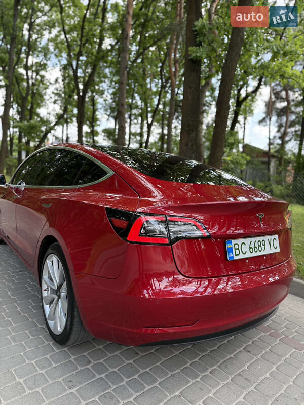 Седан Tesla Model 3 2018 в Львове