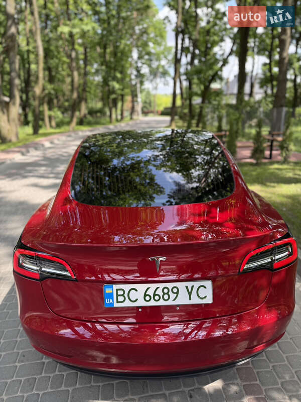 Седан Tesla Model 3 2018 в Львове