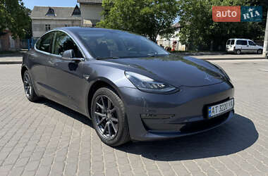 Седан Tesla Model 3 2020 в 