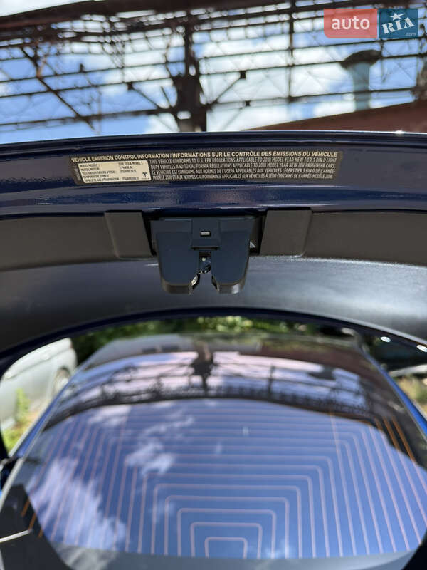 Седан Tesla Model 3 2018 в Одесі