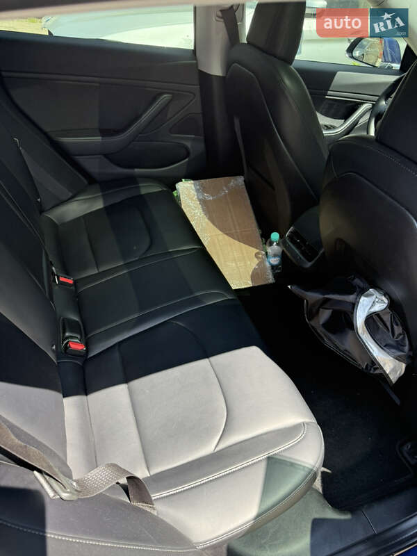 Седан Tesla Model 3 2018 в Одесі