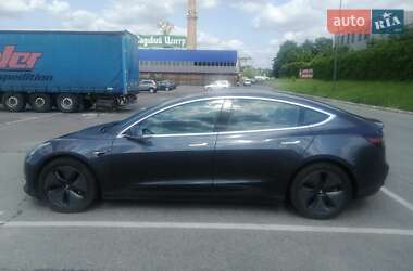 Седан Tesla Model 3 2018 в Львові