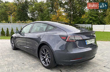 Седан Tesla Model 3 2022 в 