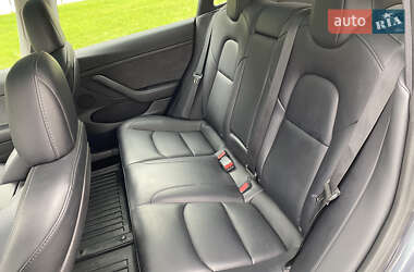 Седан Tesla Model 3 2022 в 