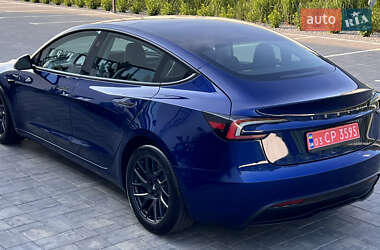 Седан Tesla Model 3 2024 в 