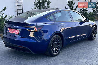 Седан Tesla Model 3 2024 в 