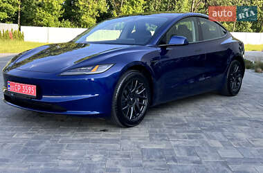 Седан Tesla Model 3 2024 в 