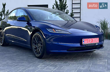 Седан Tesla Model 3 2024 в 
