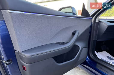 Седан Tesla Model 3 2024 в 