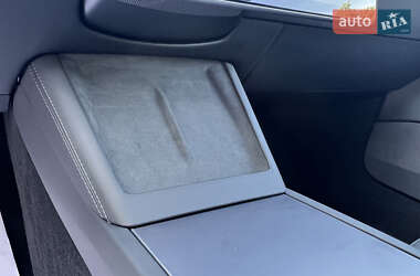 Седан Tesla Model 3 2024 в 