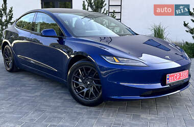 Седан Tesla Model 3 2024 в 