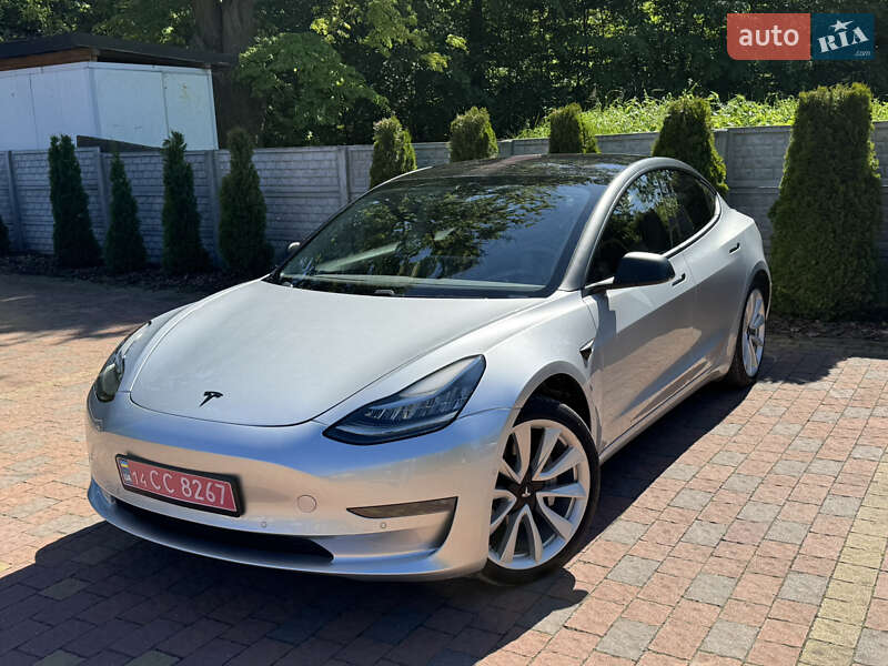 Седан Tesla Model 3 2018 в Львові