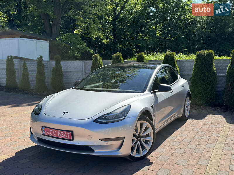 Седан Tesla Model 3 2018 в Львові