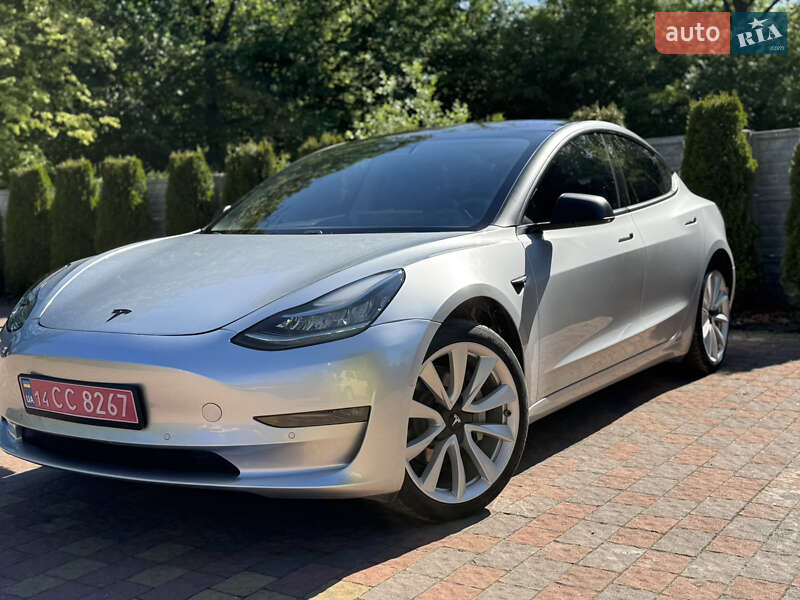 Седан Tesla Model 3 2018 в Львові