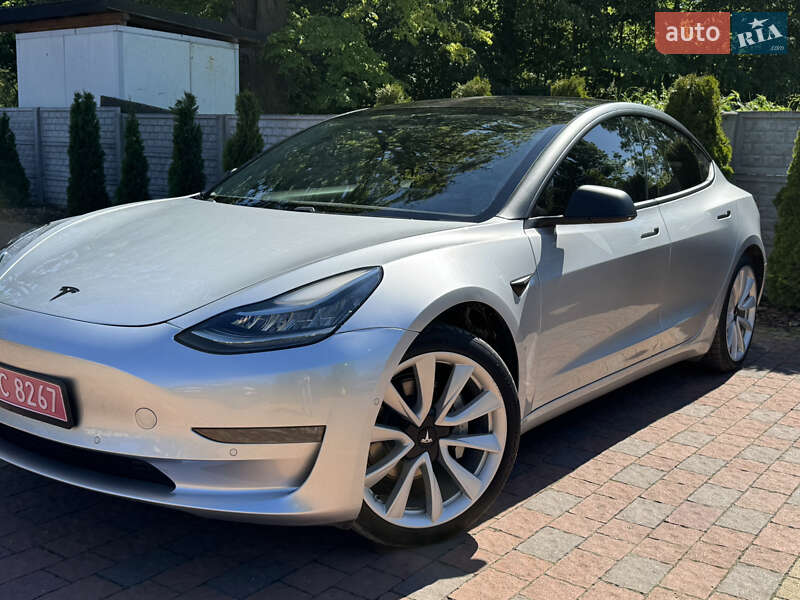 Седан Tesla Model 3 2018 в Львові