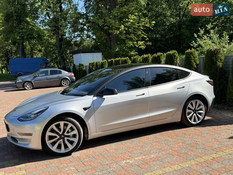 Седан Tesla Model 3 2018 в Львові