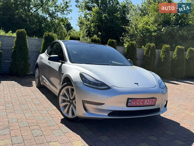 Седан Tesla Model 3 2018 в Львові