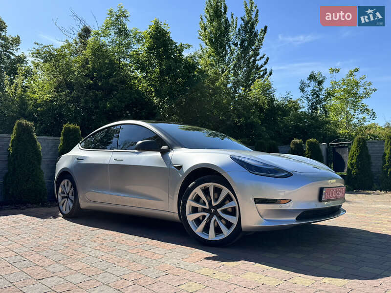 Седан Tesla Model 3 2018 в Львові
