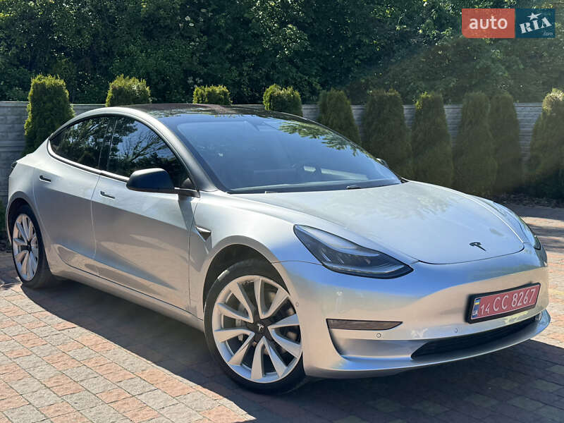Седан Tesla Model 3 2018 в Львові