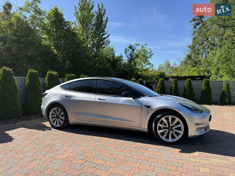 Седан Tesla Model 3 2018 в Львові