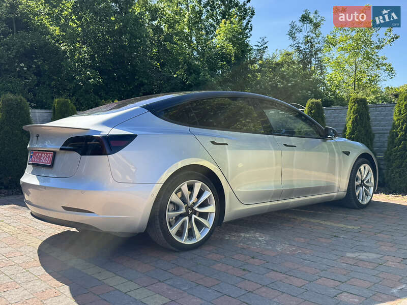 Седан Tesla Model 3 2018 в Львові