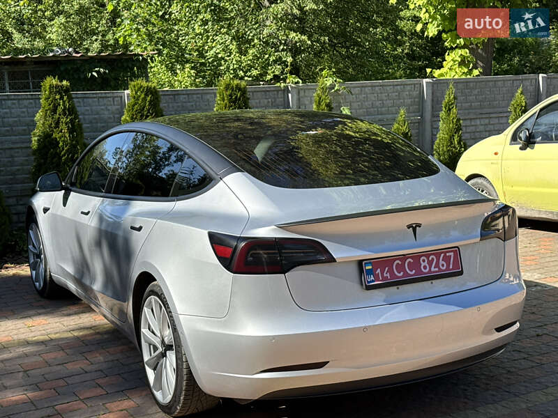 Седан Tesla Model 3 2018 в Львові