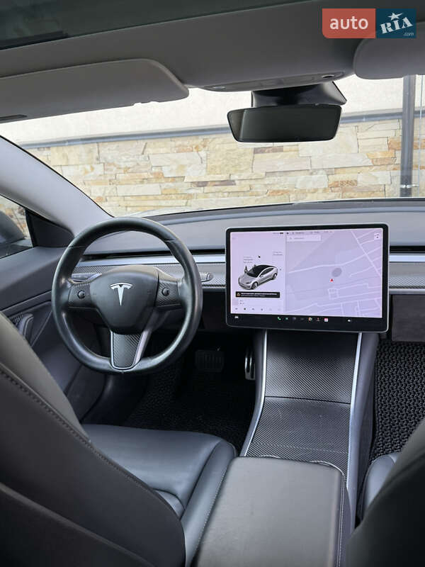 Седан Tesla Model 3 2018 в Львові