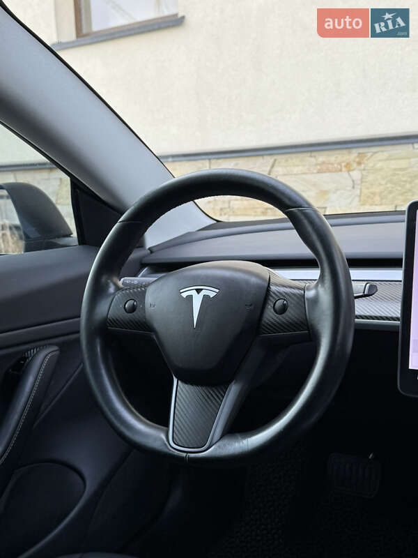 Седан Tesla Model 3 2018 в Львові