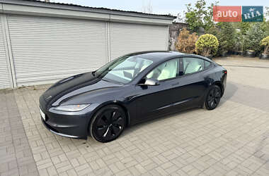 Седан Tesla Model 3 2024 в 