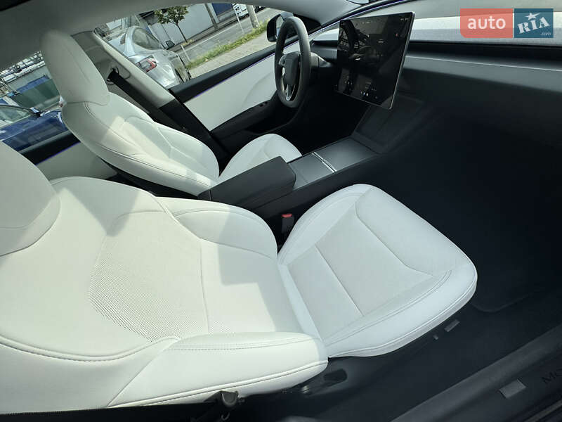 Седан Tesla Model 3 2024 в Днепре