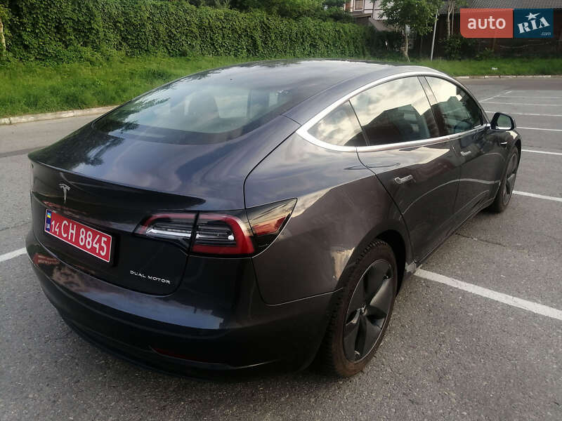 Седан Tesla Model 3 2018 в Львове