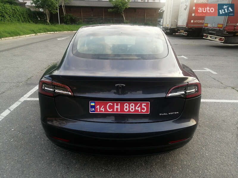 Седан Tesla Model 3 2018 в Львове