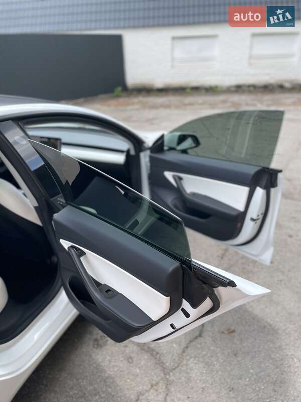 Седан Tesla Model 3 2019 в Сквире