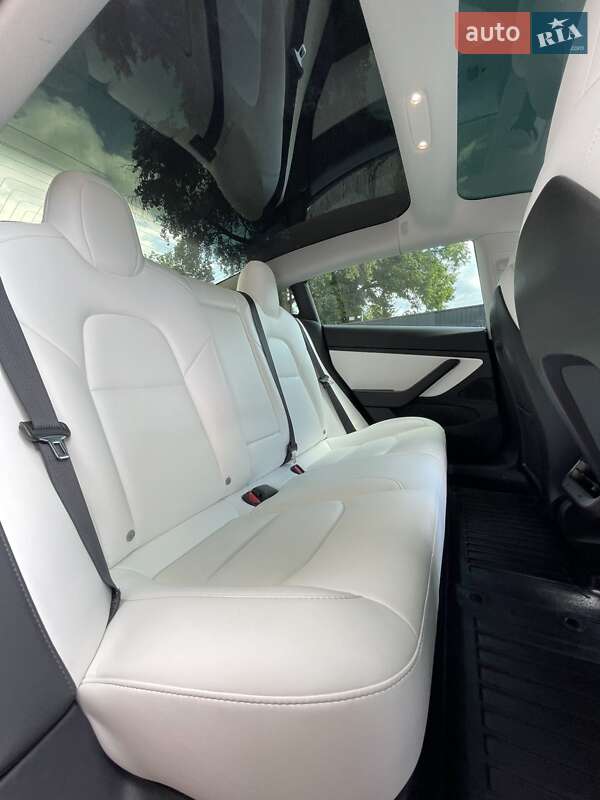 Седан Tesla Model 3 2019 в Сквире