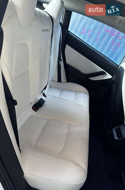 Седан Tesla Model 3 2019 в 