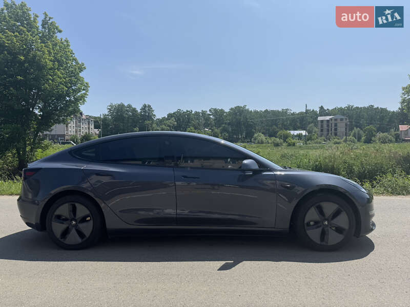 Седан Tesla Model 3 2022 в Киеве