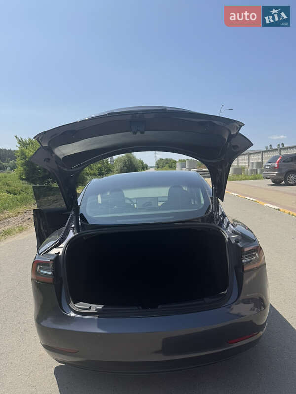 Седан Tesla Model 3 2022 в Киеве