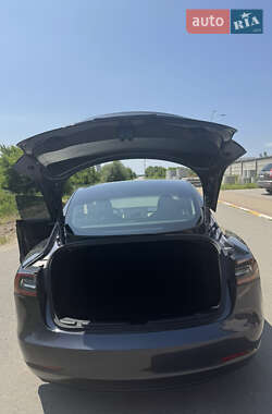 Седан Tesla Model 3 2022 в 
