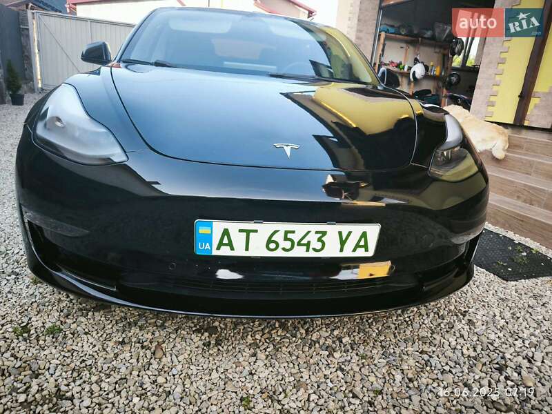 Седан Tesla Model 3 2022 в Коломиї